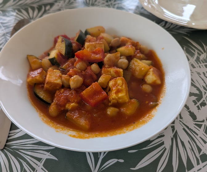 Vegetarisk halloumigryta med kikärtor – glutenfri